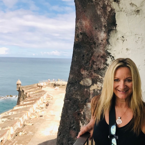 Meet your Posher, Gina - Picture 1 of 1